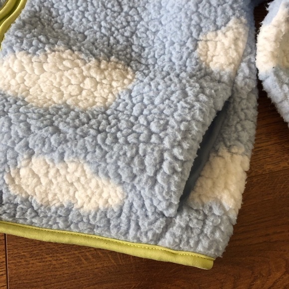 Old Navy Fleece cloud teddy bear zip up jacket in size S (6-7) - Picture 2 of 4